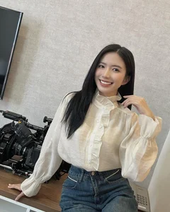 10 Chic Ways to Style a White Shirt Inspired by Famous VTV Actresses - image 3