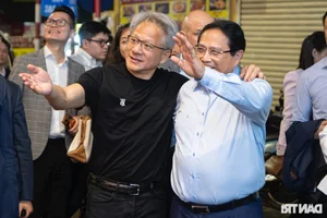 Tech Meets Tradition: Prime Minister Pham Minh Chinh and Nvidia CEO Enjoy Hanoi Street Food - image 6