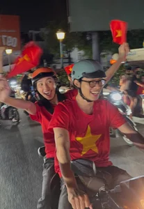 Vietnamese Celebrities React with Joy to ASEAN Cup 2024 Championship Win - image 0