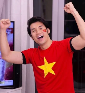 Vietnamese Celebrities React with Joy to ASEAN Cup 2024 Championship Win - image 3