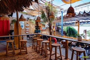 Hawaii Beach Style Cafe in Hanoi with Stunning Red River Views - image 8