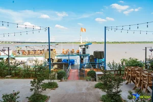 Hawaii Beach Style Cafe in Hanoi with Stunning Red River Views - image 1