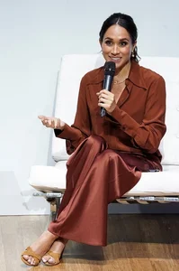 Meghan Markle’s Sophisticated Wardrobe Choices During Her Colombia Visit - image 4