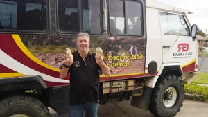 Incredible 1.4kg Gold Nugget Found Unexpectedly in Rural Field Discovery - image 2
