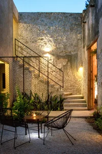 14 Space-Saving Outdoor Staircase Ideas for Narrow Urban Homes - image 9