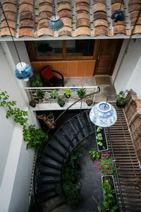 14 Space-Saving Outdoor Staircase Ideas for Narrow Urban Homes - image 5