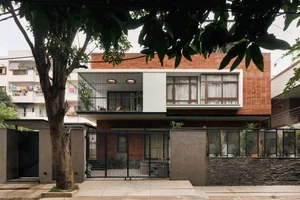 The Living Tapestry: A Multi-Generational Architectural Masterpiece in India - image 4