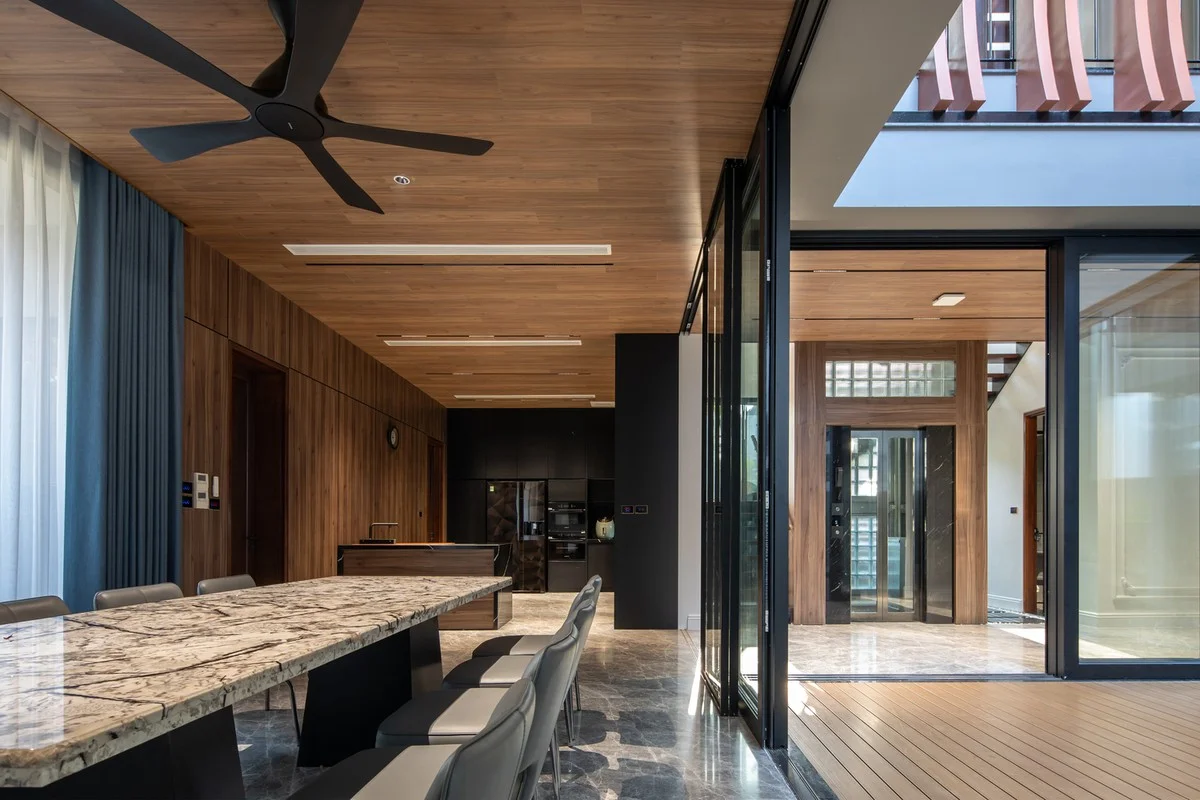 Tropical Oasis: The Bac Giang House with an Indoor Forest