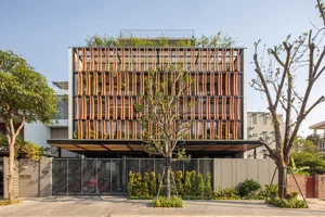 Tropical Oasis: The Bac Giang House with an Indoor Forest - image 5