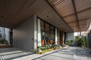 Tropical Oasis: The Bac Giang House with an Indoor Forest - image 4