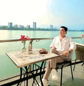 Celebrity Travel: Midu and Her Husband Explore the Vibrant Streets of Guangzhou - image 0