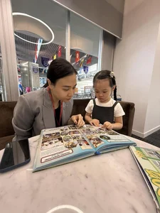 Celebrity Travel: Midu and Her Husband Explore the Vibrant Streets of Guangzhou - image 2