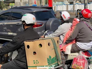 Massive Traffic Rush as People Return to HCMC After Tet Holiday - image 1
