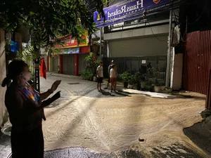 Emergency Incident: Close-up of the Nighttime Mud Eruption at Nui Truc - image 1