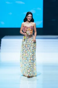 Actresses Luong Thu Trang and Kieu Anh Stunning in Bridal Wear - image 9
