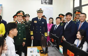 Vietnam and China Defense Ministers Visit Tran Phu School: A Symbolic Diplomatic Moment - image 2