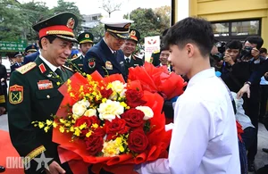 Vietnam and China Defense Ministers Visit Tran Phu School: A Symbolic Diplomatic Moment - image 10