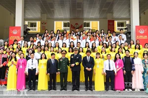 Vietnam and China Defense Ministers Visit Tran Phu School: A Symbolic Diplomatic Moment - image 11
