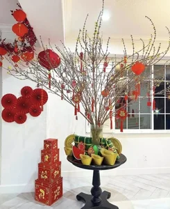 Miss Vietnam Pham Huong Brings Traditional Vietnamese Tet to Her American Villa - image 5