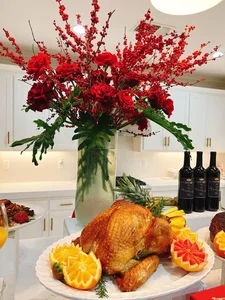 Miss Vietnam Pham Huong Brings Traditional Vietnamese Tet to Her American Villa - image 7