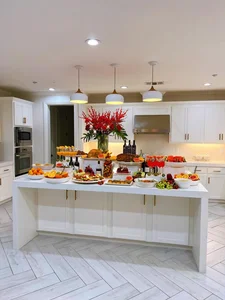 Miss Vietnam Pham Huong Brings Traditional Vietnamese Tet to Her American Villa - image 3