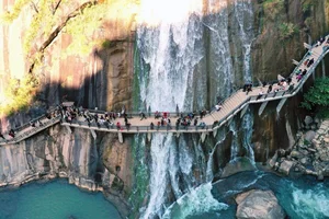 Exploring Wangxian Valley: The Fairy-Tale Cliffside Village in China - image 9