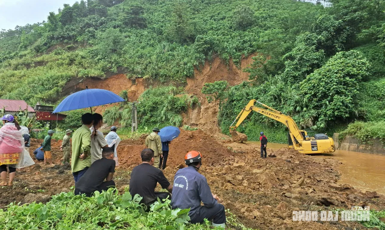VIDEO: Landslide in Lao Cai Buries Six Members of a Single Family