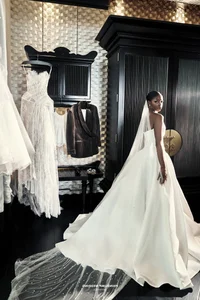 Vietnam National Team Defender Unveils Unique and Creative Wedding Photos - image 1