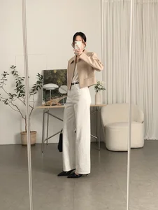 How to Style All-White Outfits for a Sophisticated Look: 2026 Minimalist Fashion Trends and Chic Monochromatic Styling Guide - image 0