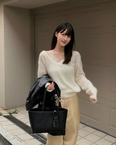 How to Style All-White Outfits for a Sophisticated Look: 2026 Minimalist Fashion Trends and Chic Monochromatic Styling Guide - image 3