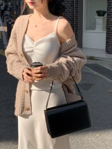 How to Style All-White Outfits for a Sophisticated Look: 2026 Minimalist Fashion Trends and Chic Monochromatic Styling Guide - image 1