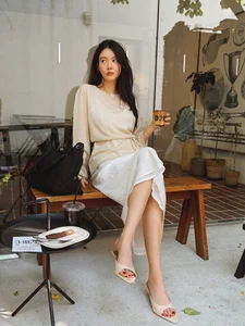 How to Style All-White Outfits for a Sophisticated Look: 2026 Minimalist Fashion Trends and Chic Monochromatic Styling Guide - image 6
