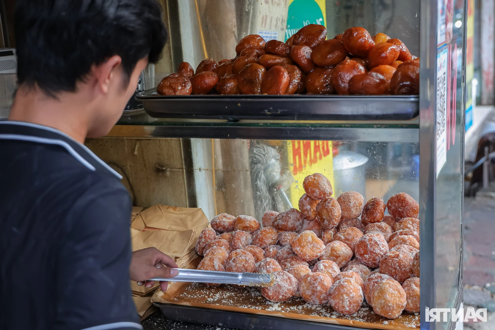 Hanoi's Famous Donut Shop: Earning 50 Million VND Daily Through Tradition