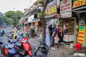 Hanoi's Famous Donut Shop: Earning 50 Million VND Daily Through Tradition - image 11