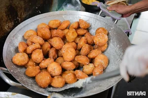 Hanoi's Famous Donut Shop: Earning 50 Million VND Daily Through Tradition - image 10