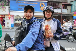 Hanoi's Famous Donut Shop: Earning 50 Million VND Daily Through Tradition - image 5