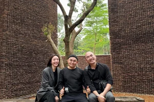 Vietnamese Artists Gather at Mother Goddess Museum to Celebrate Xuan Hinh's Birthday - image 4