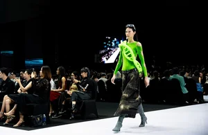 Unique and Avant Garde Accessories at Vietnam International Fashion Week - image 2