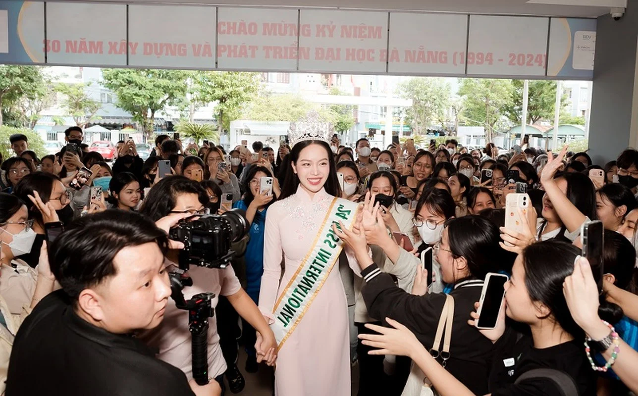 A Queen's Education: Miss International Thanh Thuy Awarded Prestigious Master's Scholarship