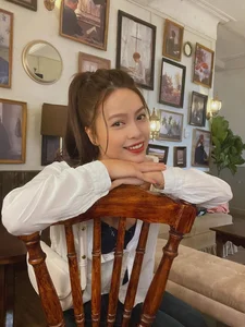 The Ageless Elegance of Huynh Anh’s On-Screen Mother in ‘Biet Duoc Den’ - image 10