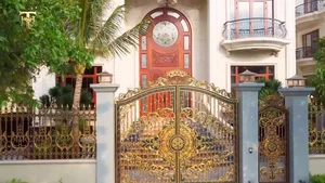 Inside the Spectacular 300 Billion VND Mansion of Artist Viet Huong - image 7