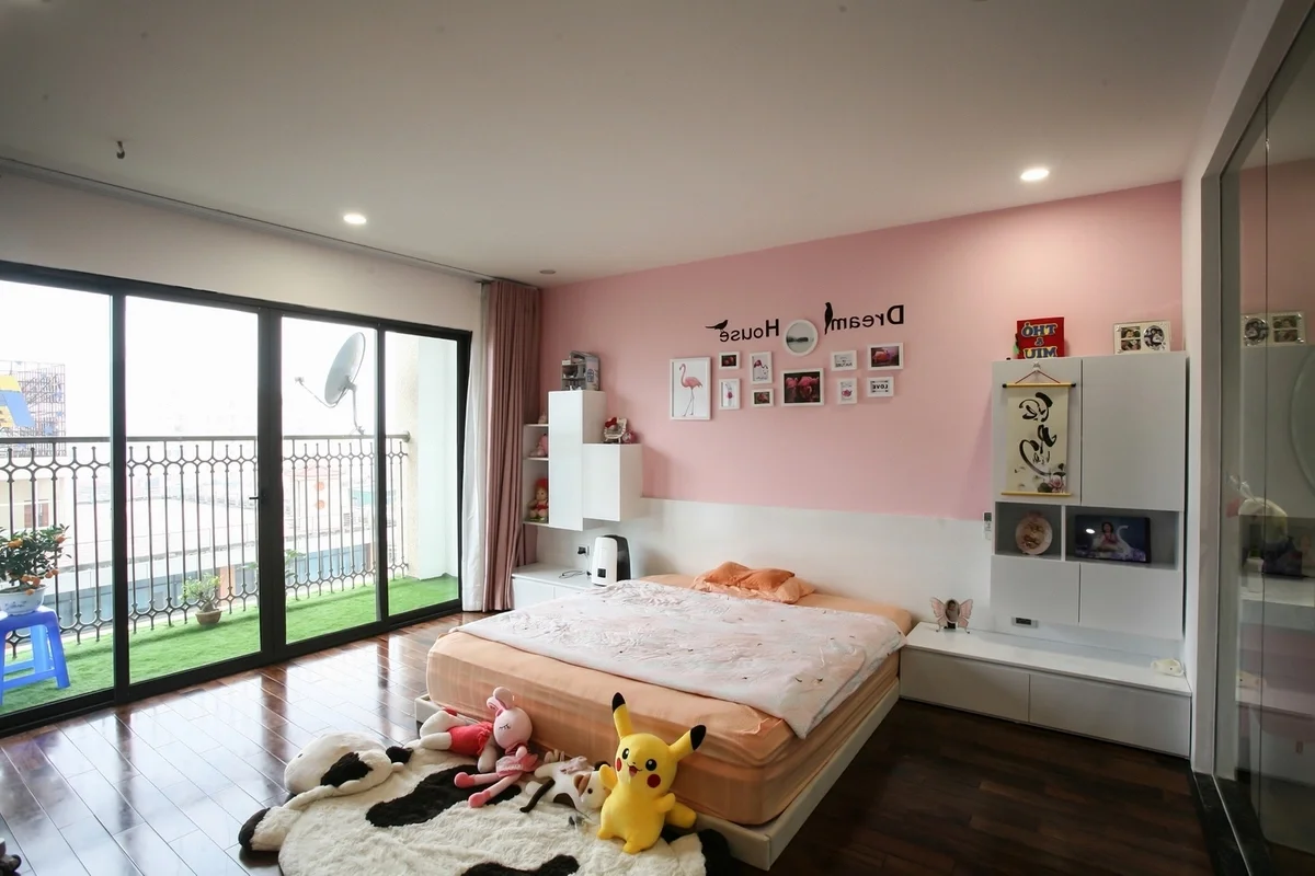 Modern Combined Apartment Design: Innovative Hidden Door Solutions for Spacious Living