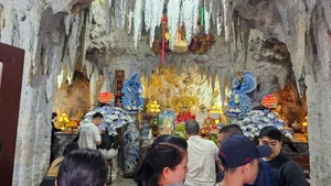 Discovering the Spiritual Appeal of Tranh Temple in Hai Duong - image 6