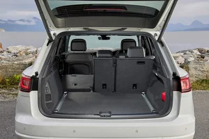New Volkswagen Touareg 2025: Premium SUV Release and Specifications - image 6
