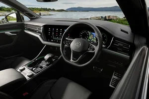 New Volkswagen Touareg 2025: Premium SUV Release and Specifications - image 3