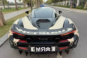 Rare McLaren 720S Supercar Spotted on the Streets of Hanoi - image 7