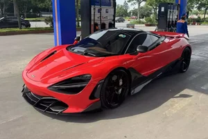 Rare McLaren 720S Supercar Spotted on the Streets of Hanoi - image 9