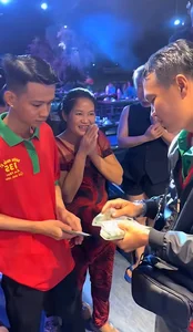 From Waiter to Multi-Billionaire: The Heartwarming Story of the Tay Ninh Lottery Winner - image 2
