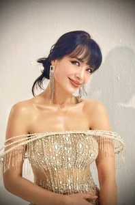 Former Supermodel Thuy Hanh Stuns in Backless Gown at Red Carpet Event - image 7
