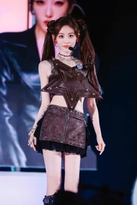 Chinese Actress Zhu Xudan Shines in Exquisite Vietnamese Fashion - image 5